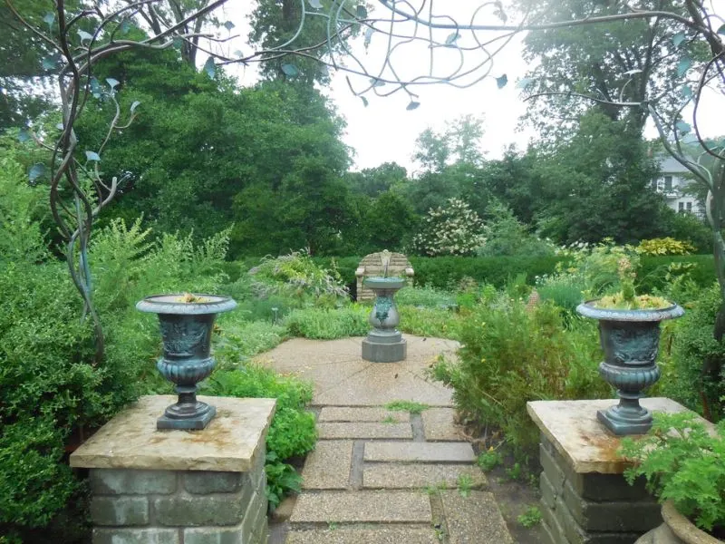 Luthy Botanical Garden