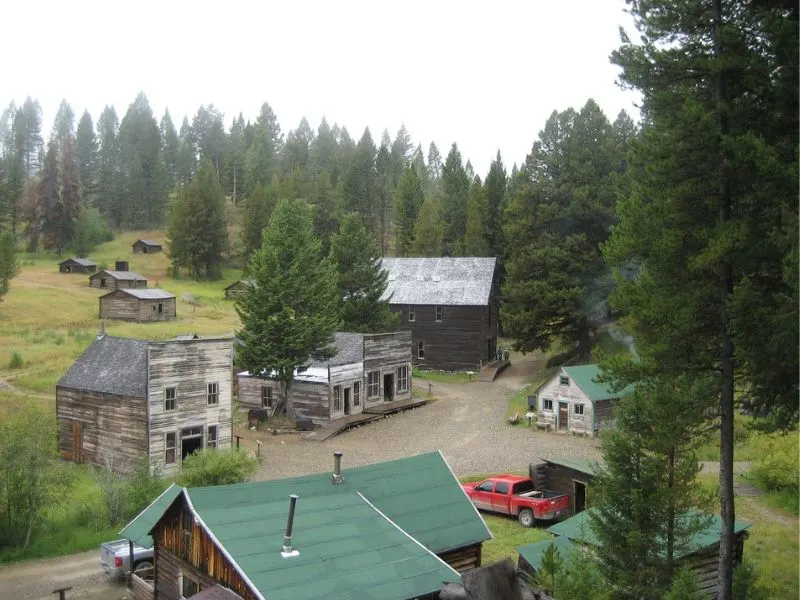 See the life of Garnet Ghost Town