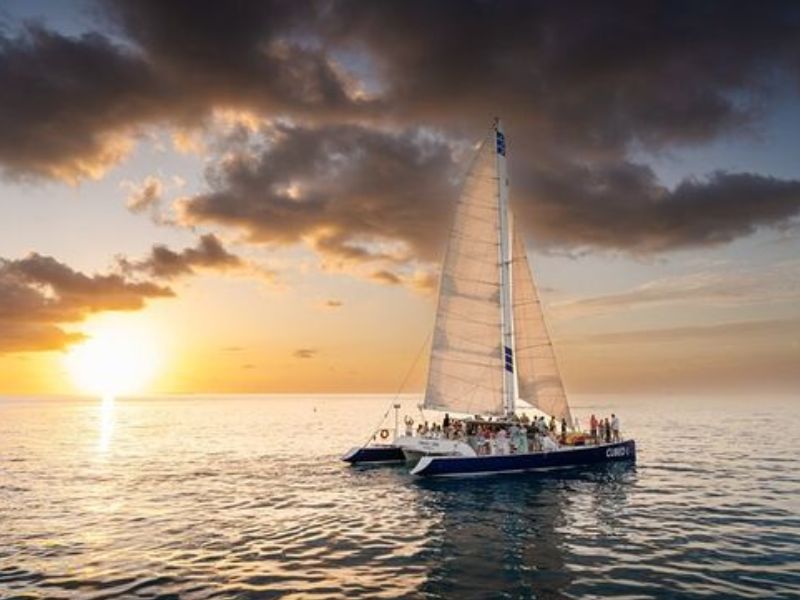 Sunset cruises and sailing tours
