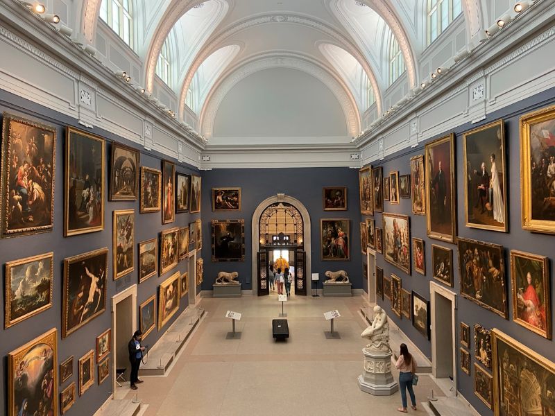 Art Gallery Exploration in Wadsworth Atheneum Museum of Art