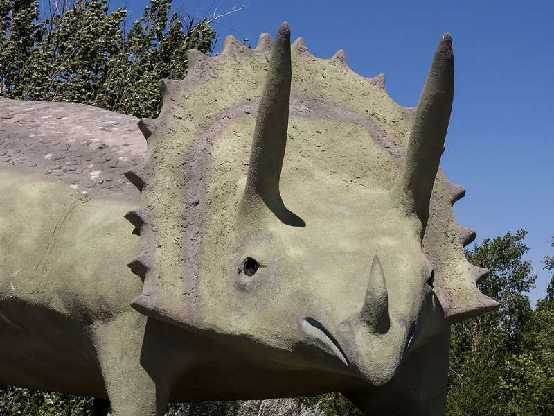 Glendisaurus (Triceratops) Statue