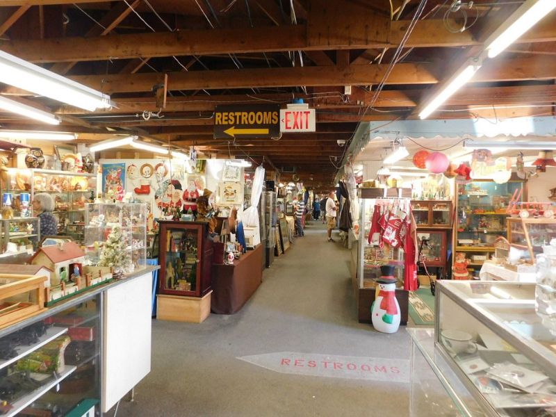 Renninger's Antique Center & Farmer's Flea Market