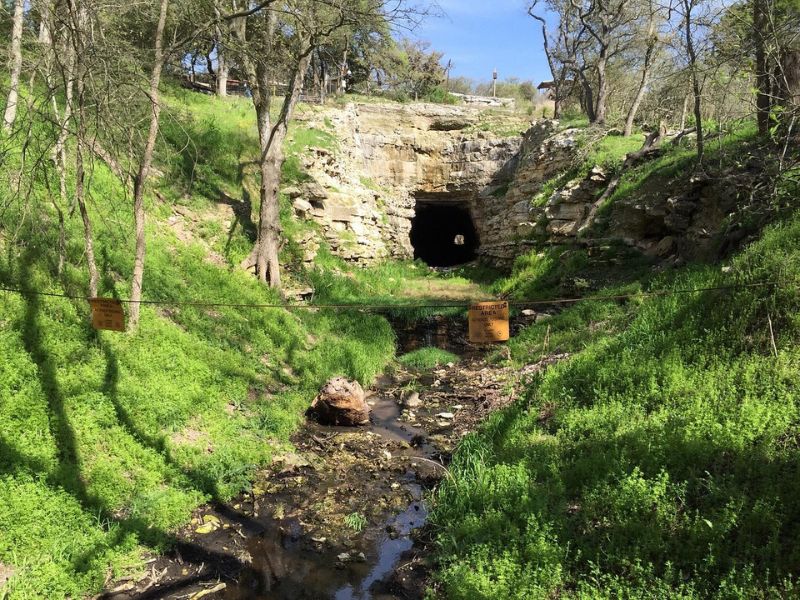 Stroll through the The Old Tunnel State Park