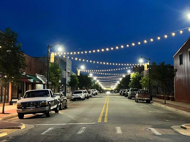 Shop and Dine in Main Street Paragould