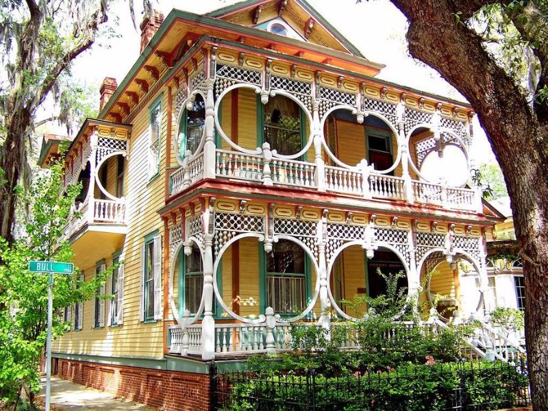 Explore the Savannah Historic District