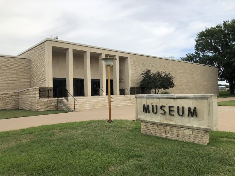 Tour the Eisenhower Presidential Library