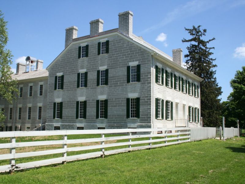 Tour Shaker Village of Pleasant Hill