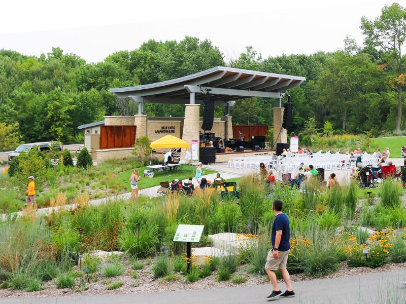 Relish the beauty of Green Bay Botanical Garden