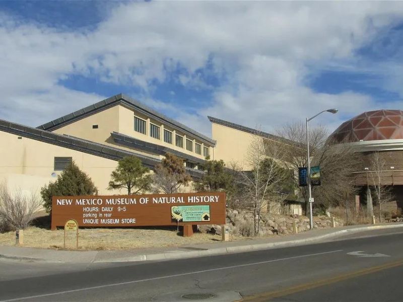 See the planetarium of New Mexico Museum of Natural History and Science