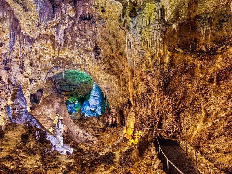 Tour Carlsbad Caverns National Park