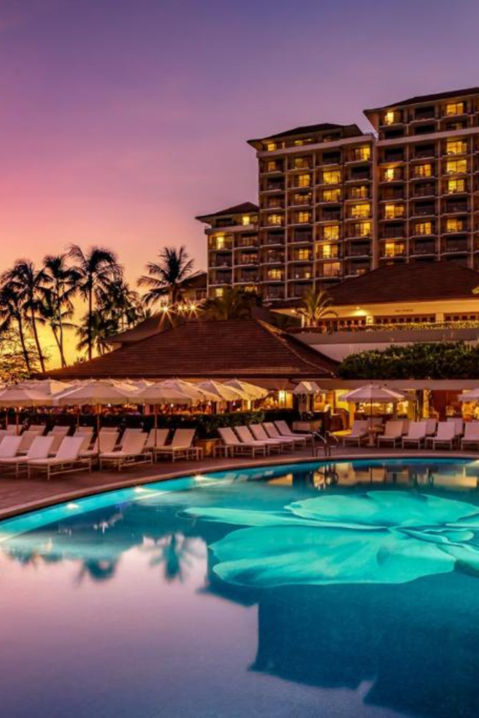 Halekulani Hotel Waikiki Oahu pool oceanfront luxury babymoon Hawaii 2026