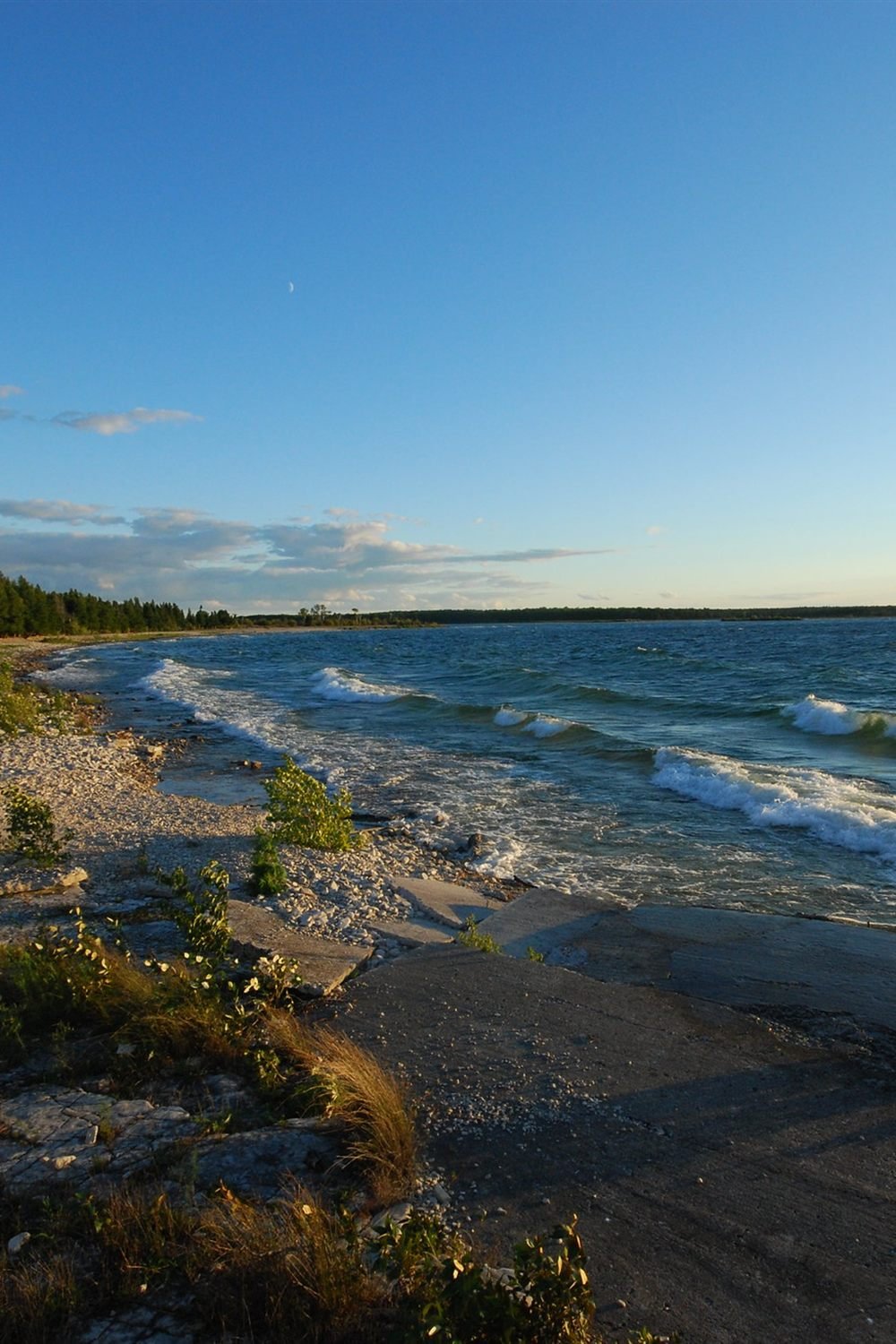 Rocky shoreline at Rock Island State Park